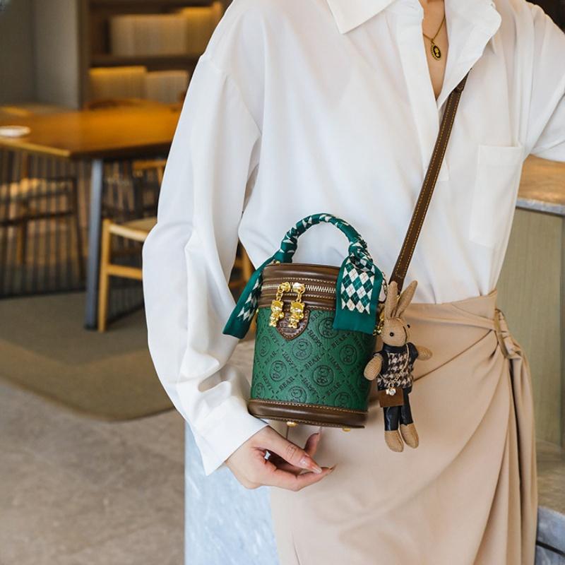 Fashion High Luxury Women's Bucket Bags Cute Cartoon Bear Letter Embossed Cylinder Messenger Bag with Exquisite Pendant Ladies Single Shoulder Bags