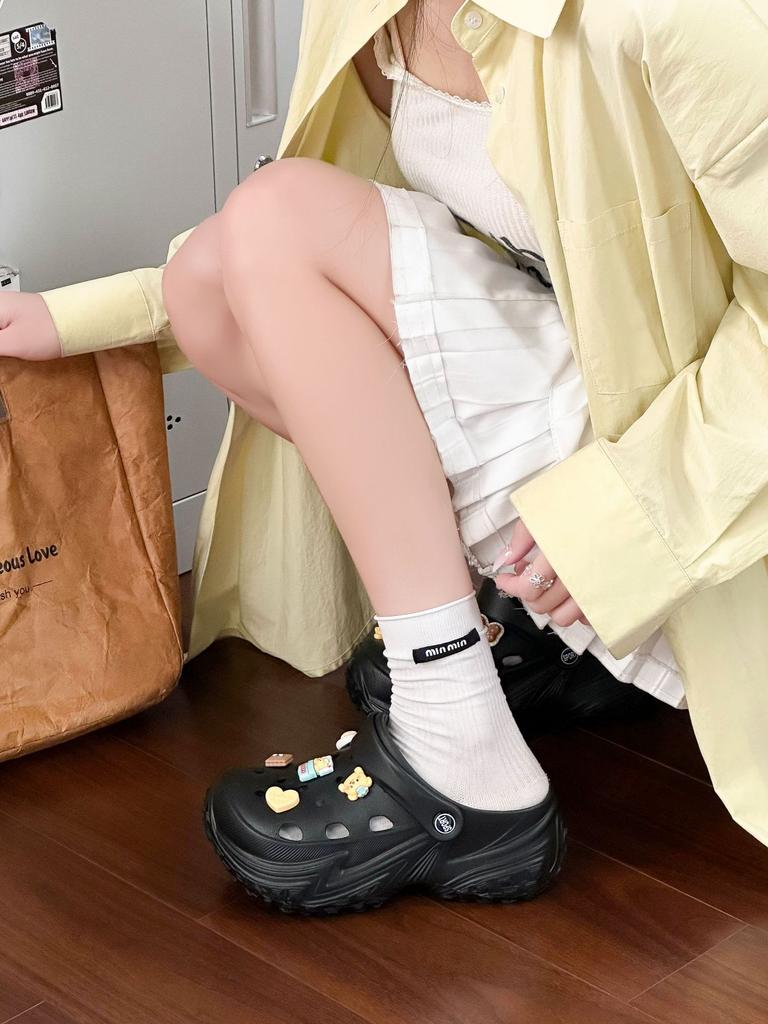 Summer recommendation~ Sweet and cool new EVA step on shit feeling thick-soled hole shoes women's height increase waterproof bag head sandals be