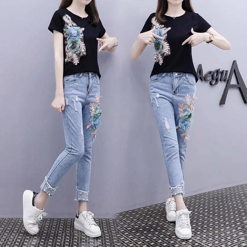 Women's Summer Personalized Set Design Embroidery Short Sleeve T-Shirt + Small Feet Hole Breaking Jeans Two Piece Set