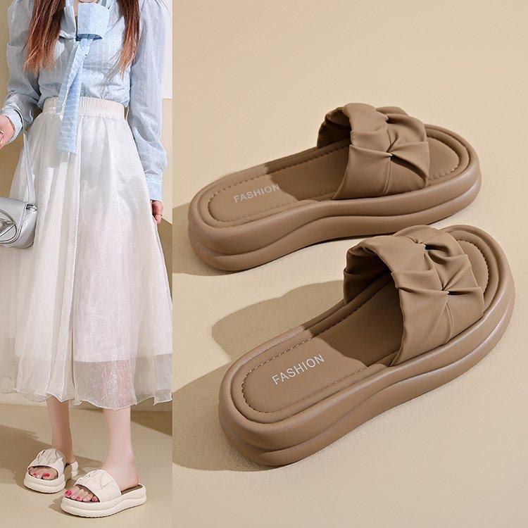 Casual Platform Slippers Women's Summer Wear 2025 New Fashion Muffin Sandals Net Red Beach Folds One-word Drag