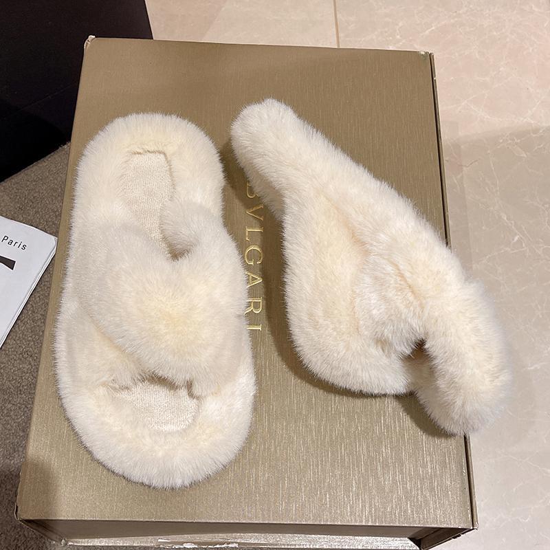 Thick-soled fluffy slippers women wear 2025 new autumn and winter fashion plush shoes go out Internet celebrity foreign gas cotton mop