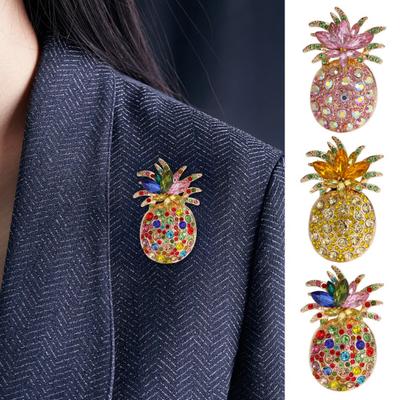 Women Brooch Dazzling Rhinestones Inlaid 3D Pineapple Design Brooch Suit Lapel Sweater Dress Coat Badge Dresses Suits Handbags Jewelry Gift