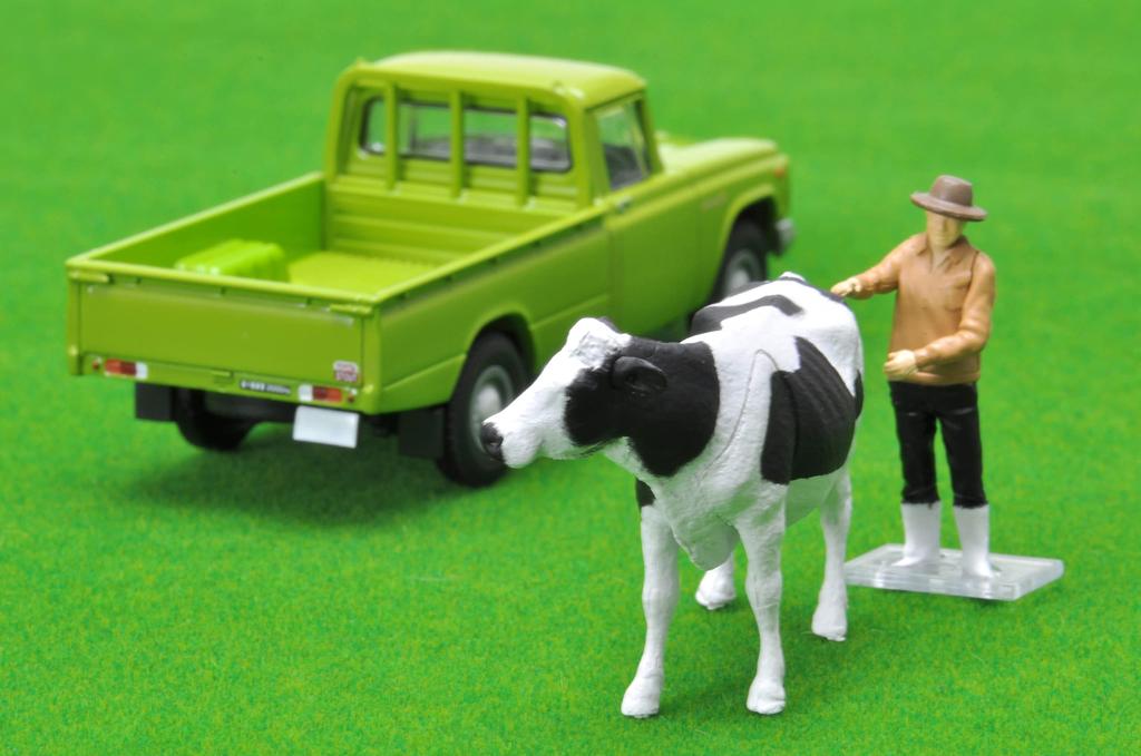 TOMYTEC Tomica Limited Vintage Toyota Stout Green with Figure Completed Product 321293 1/64 LV-189c