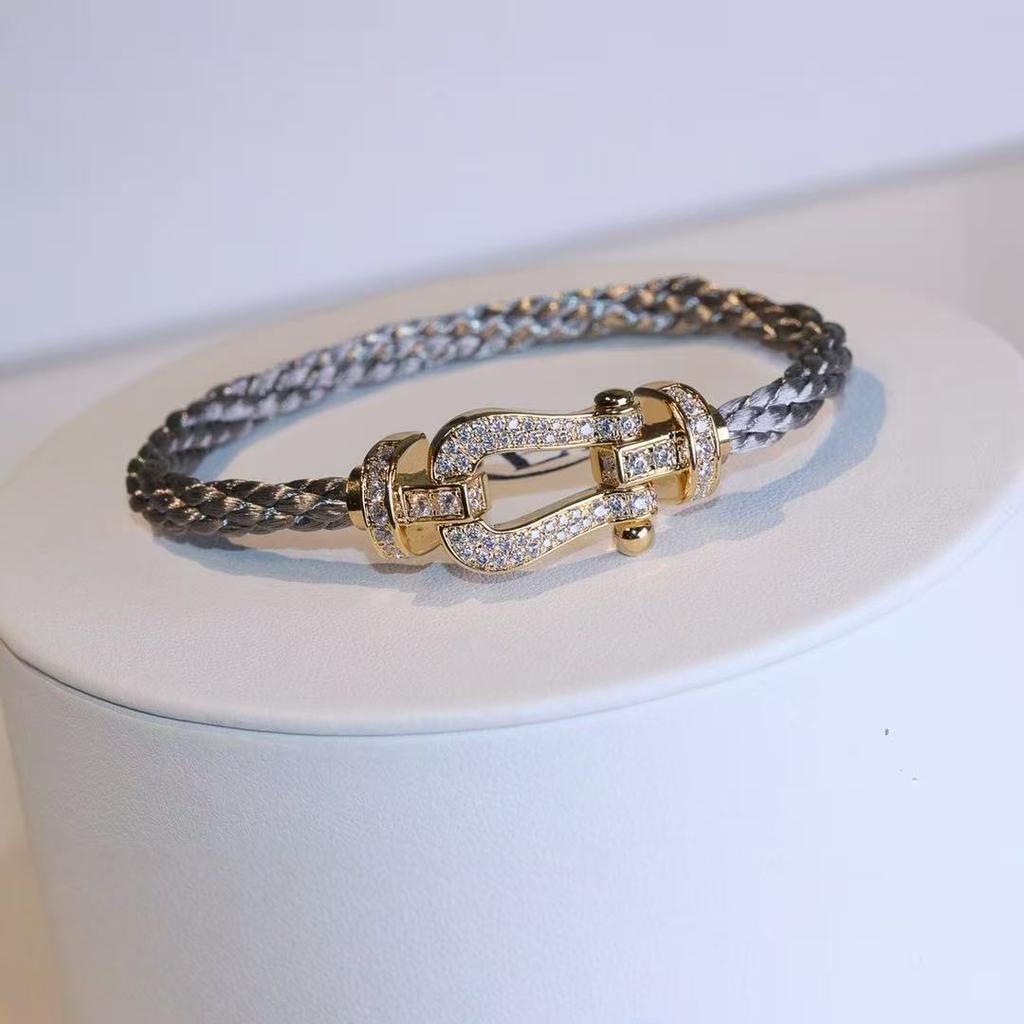 Boucle de Chaussure à Fer à Cheval Incrustée de Diamants en Or 18 carats Cordon Violet Bracelet Polyvalent