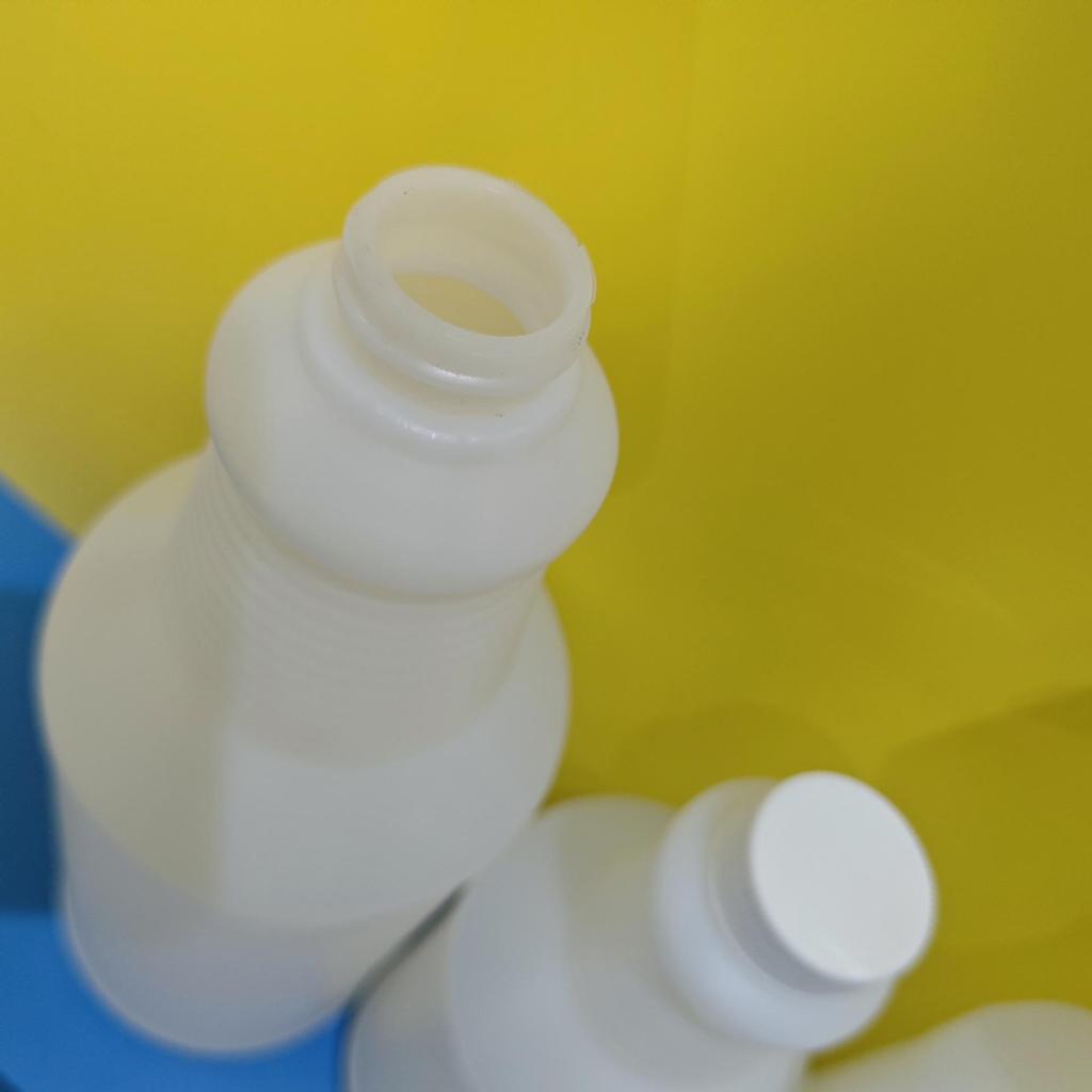 Acid and Alkali Resistant Spray Bottles: 500ml, 700ml, 1L for Car Wash and Hotel Cleaning