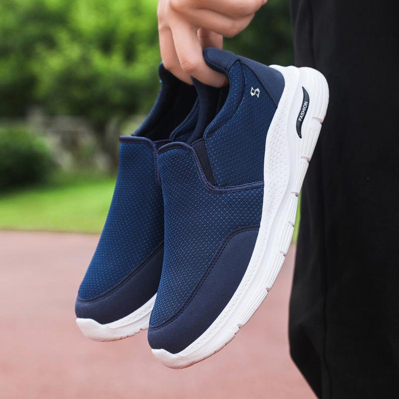 

2025 новая спортивная обувь удобная обувь для ходьбы на мягкой подошве летящая тканая мужская обувь с покрытием для стопы на одной педали большого размера ленивая обувь тренд 44 синий