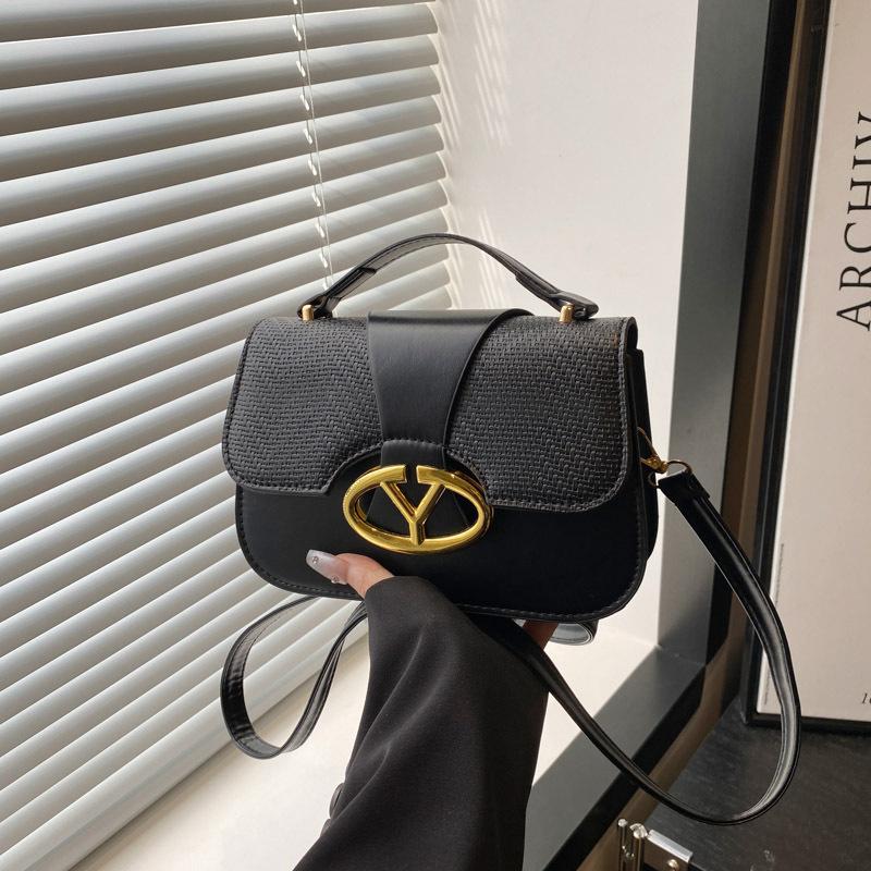 

New beautiful high-end texture trend niche design handbag versatile commuter shoulder messenger bag чёрный