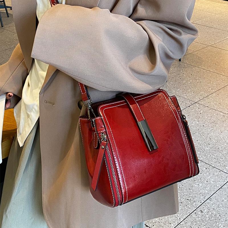 Leather Women's Bag Messenger Bag Women's New Retro Versatile Shoulder Bag Commuter Handbag