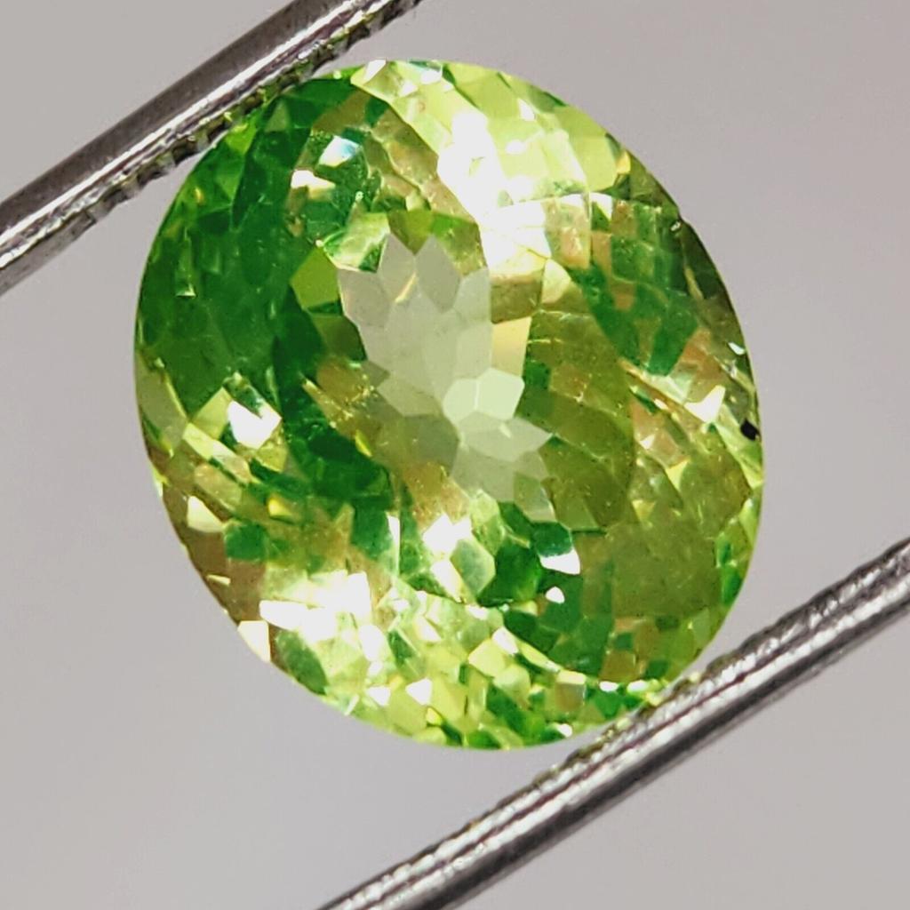 9.02 Cts Natural Ceylon Green Sapphire Oval Cut Gemstone Certified