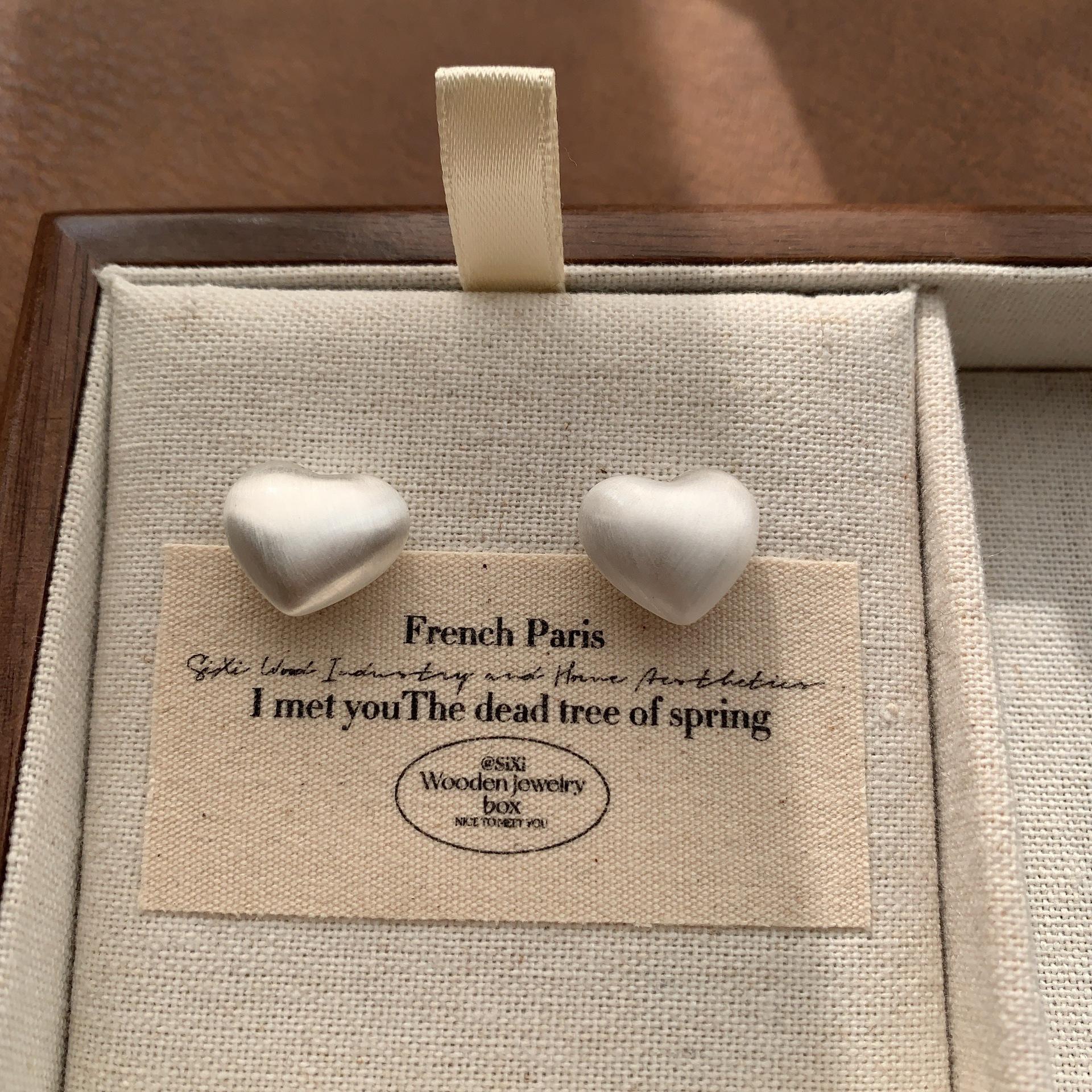 Simple three-dimensional love brushed stud earrings women s saturated light luxury fashion versatile high sense daily commuter earrings