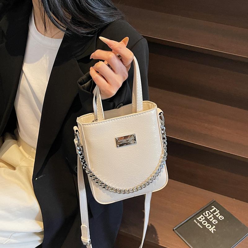 Premium Texture Handbag Women's Spring and Summer 2025 New Versatile Fashion Niche Korean Version Casual Messenger Bag