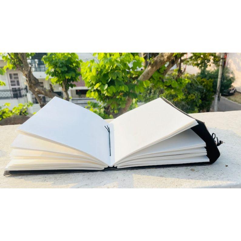 Ręcznie wykonany skórzany Grimoire z wzorem potrójnego księżyca i dziennikiem z kamieniem lapis lapis | Idealny na prezent świąteczny lub urodzinowy