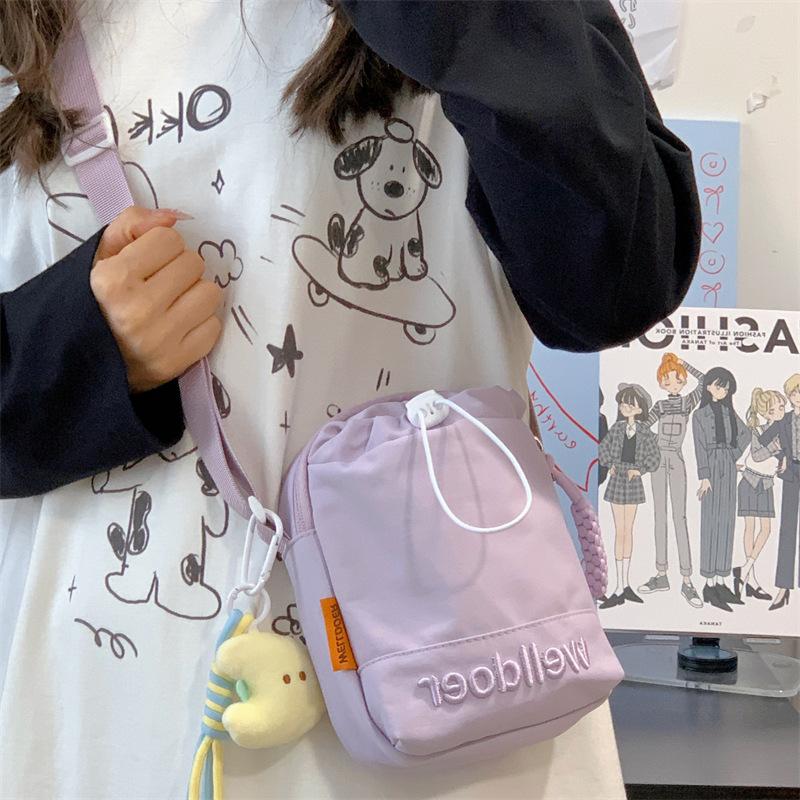 New Korean version solid color shoulder bag light travel personality leisure niche small square bag versatile literary messenger bag women