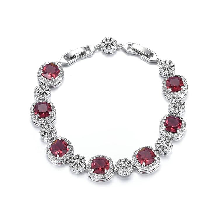 European and American advanced square princess fashion zircon bracelet female square inlaid luxury zircon bracelet.