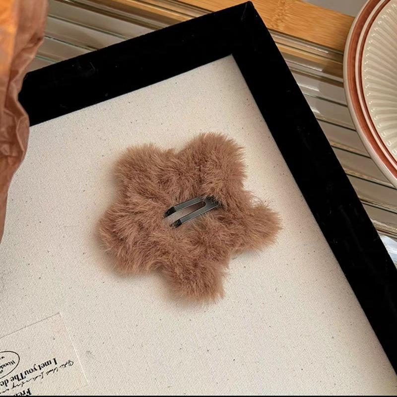 New Fashion Winter Autumn Hairpin Plush Material Cute Star Hair Claw for Women and Girls Side Clips Sweet Hair Accessories