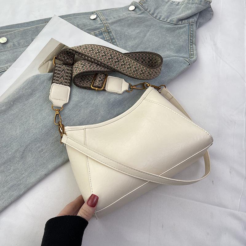 Stylish oil wax leather retro small bag women s winter high-value simple casual messenger bag bag