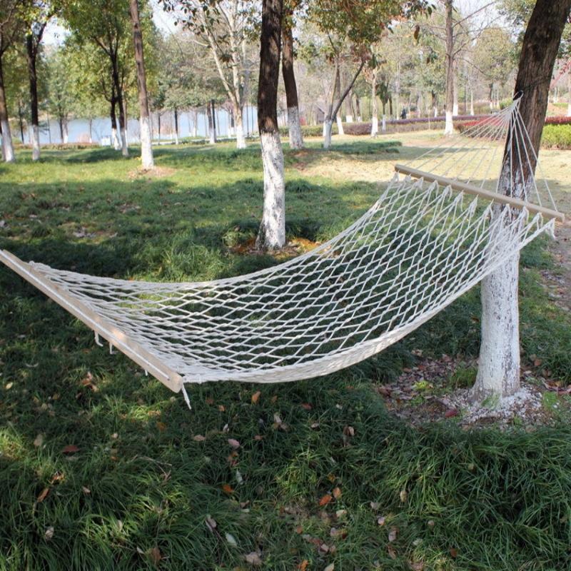 Single-User Heavy-Duty Nylon Mesh Hammock Portable Breathable Swing Bed with Hanging Ropes for Camping Beach Outdoor Use