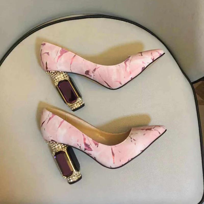 

Women s Vintage Graffiti Printed Crystal Pumps Retro Pointed Toe Round Block Heel Shoes All Seasons Fashion Party Dress Pumps 43