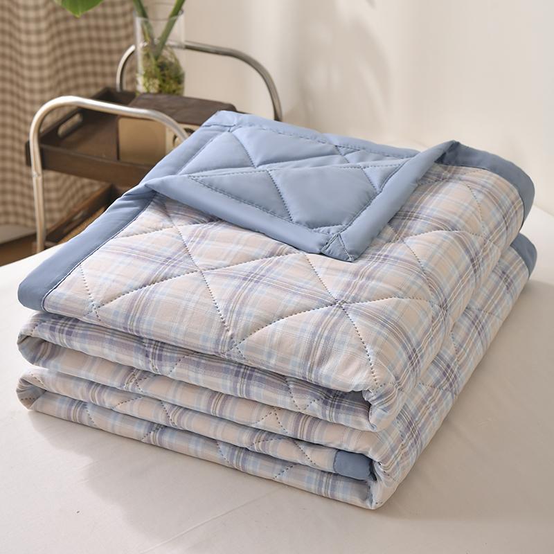 

Airable Thin Cool Summer Quilt Silky Delicate Touch Air Conditioner Blanket Well-vetilated Skin Friendly Quilted Comforter Duvet 70x100cm Random Color