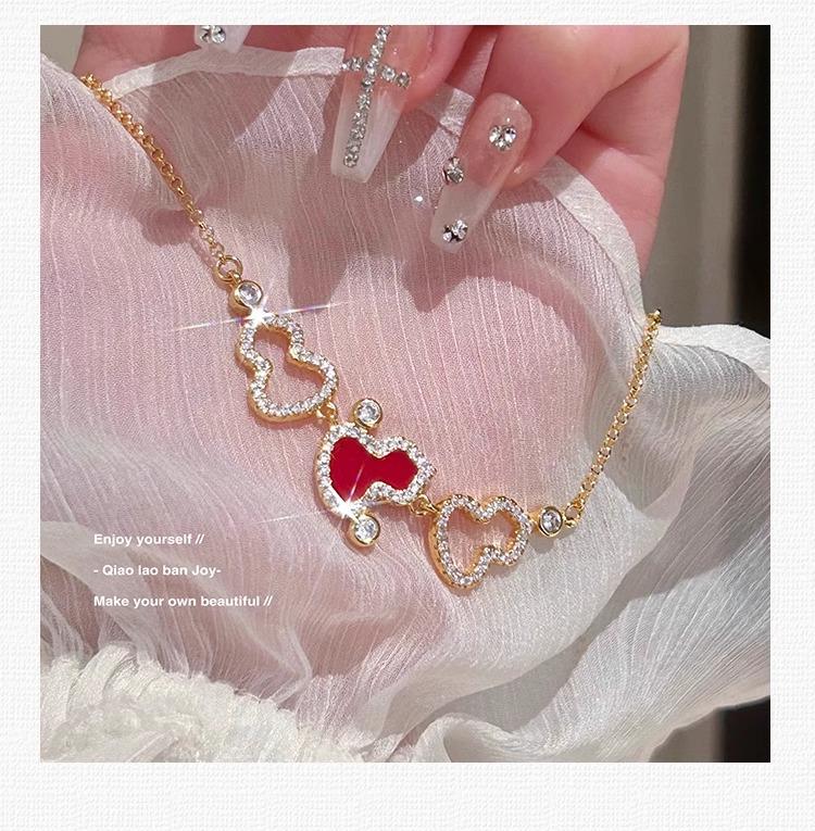 Gourd Necklace: White Mother-of-Pearl & Burgundy Gold on Luxurious Clavicle Chain with Sparkling Diamond Texture