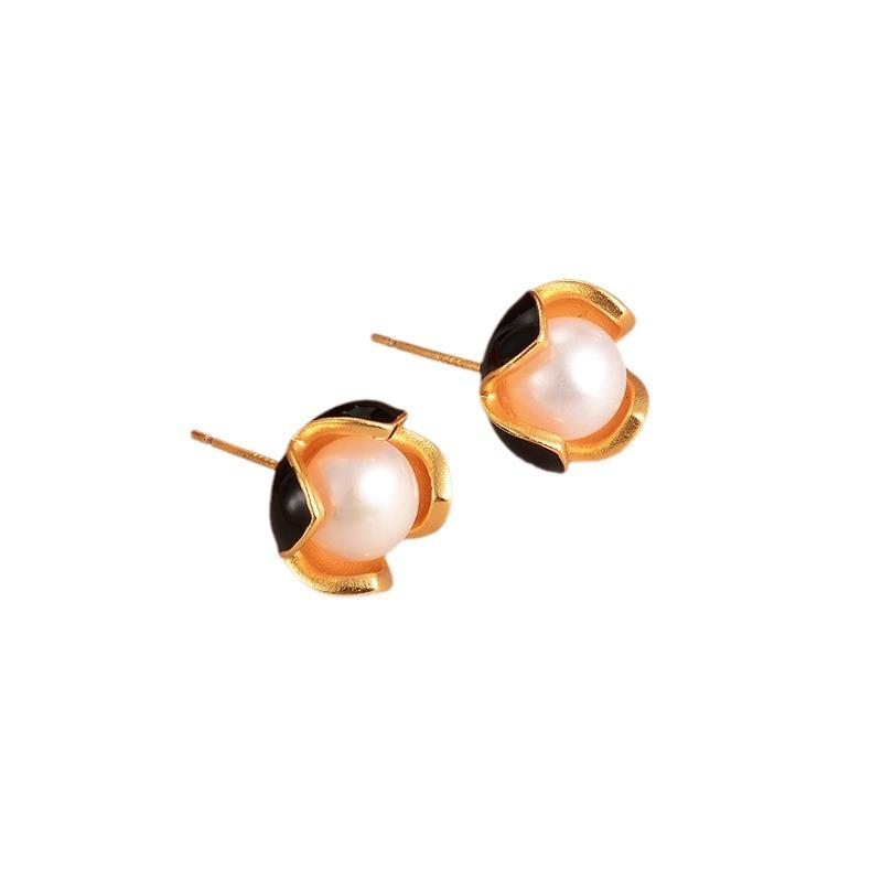 Natural Pearl Flower Earrings French Retro Minimalist High-end Light Luxury Temperament New Stud Earrings Literary Earrings Women