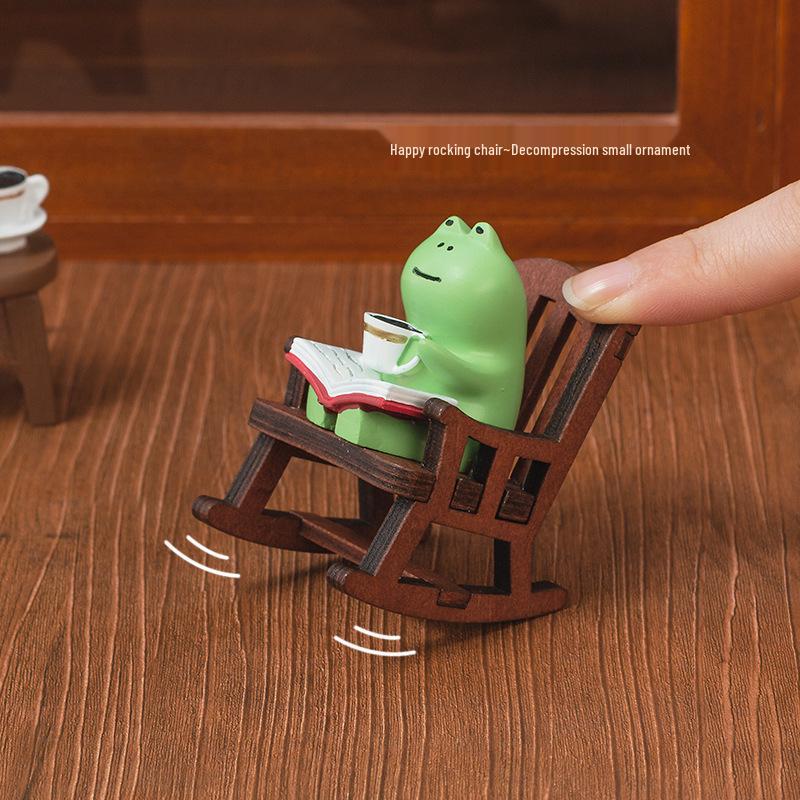 Japanese Frog Coffee Table Ornament: Cartoon Miniature Healing Rocking Chair Decoration