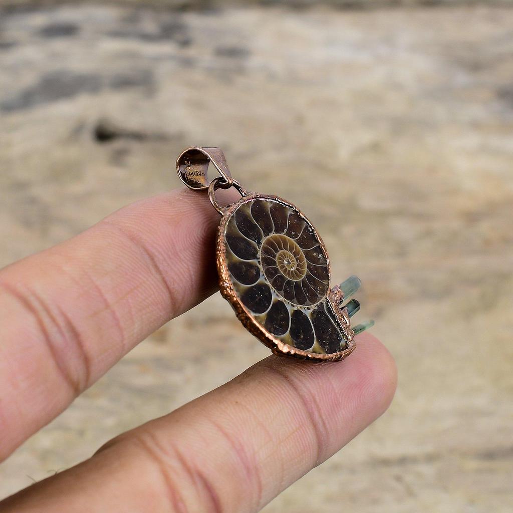 Přívěsek z fosilních amonitů, elektroformovaný měděný přívěsek, přívěsek z drahokamu, akvamarín, hrubý přívěsek, ručně tvarované elektroformované šperky, dárek pro ženy