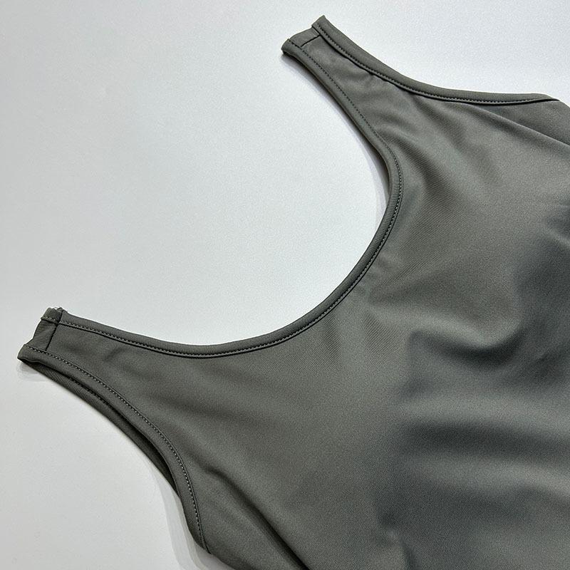 Sexy skládaný overal s odhalenými zády a jedním výstřihem bez rukávů