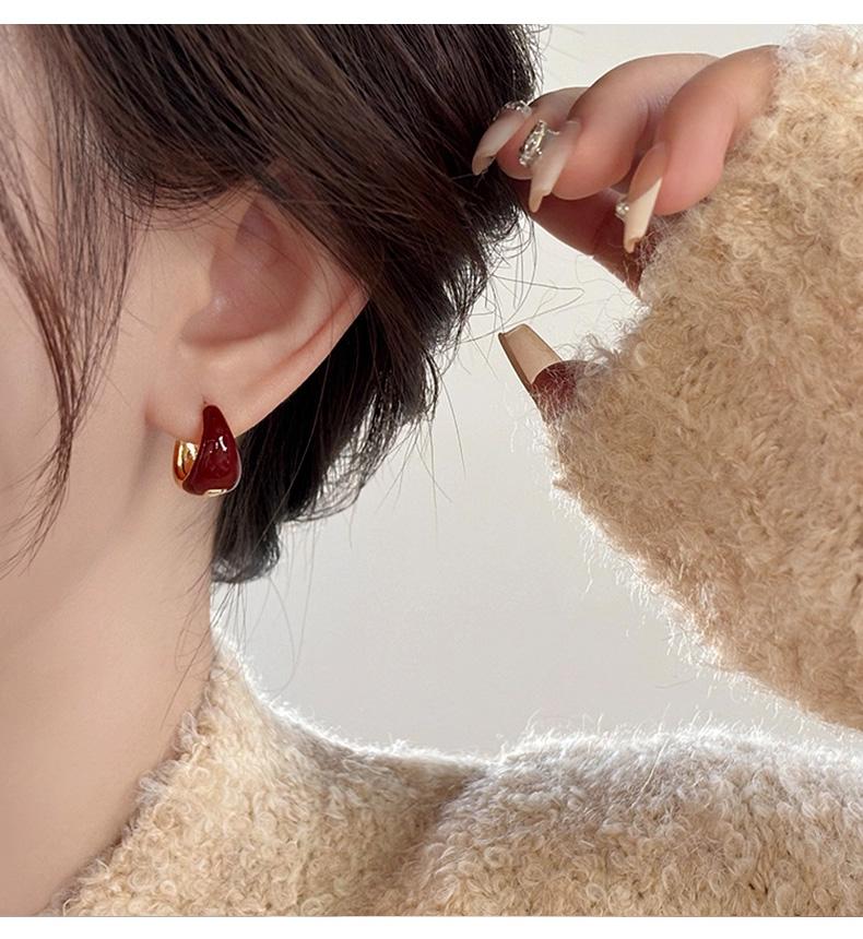 Retro red ear buckle earrings