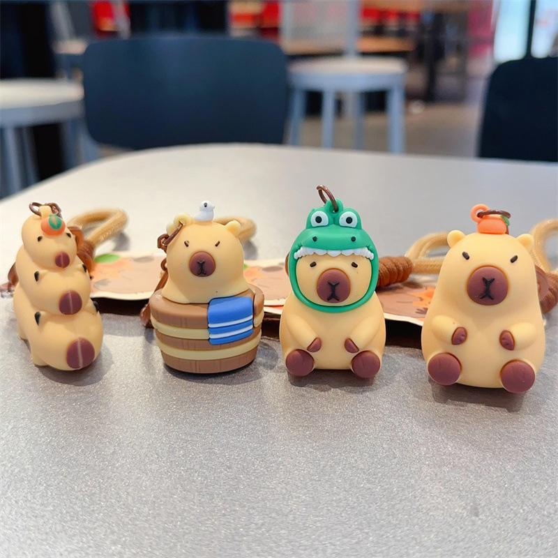 

Креативный мультяшный брелок в виде куклы-капибары, милый кулон в виде капибары, украшение для сумки, аксессуары для автомобиля, брелок для ключей, подарки для пары