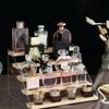 Schodovitý akrylový dřevěný stojan držák 2-4 úrovně Průhledná akrylová základna Kosmetické produkty