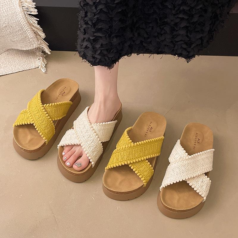 thick-soled cross-strapped cool slippers for women's summer wear 2025 new models with skirts Bohemian beach one-word sandals
