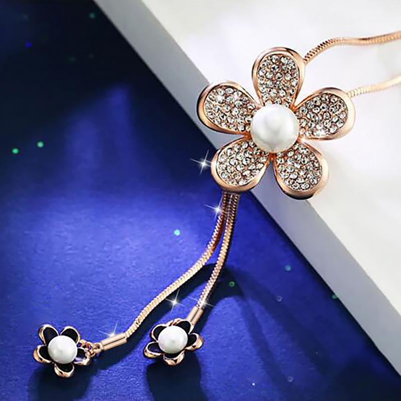 Elegant Floral Pendant Chain Necklace