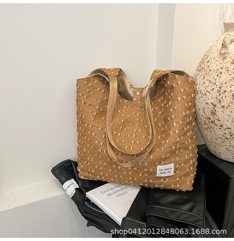 

Wholesale 2025 new Korean polka dot shoulder bag large capacity underarm bag cute girl commuter handbag коричневый