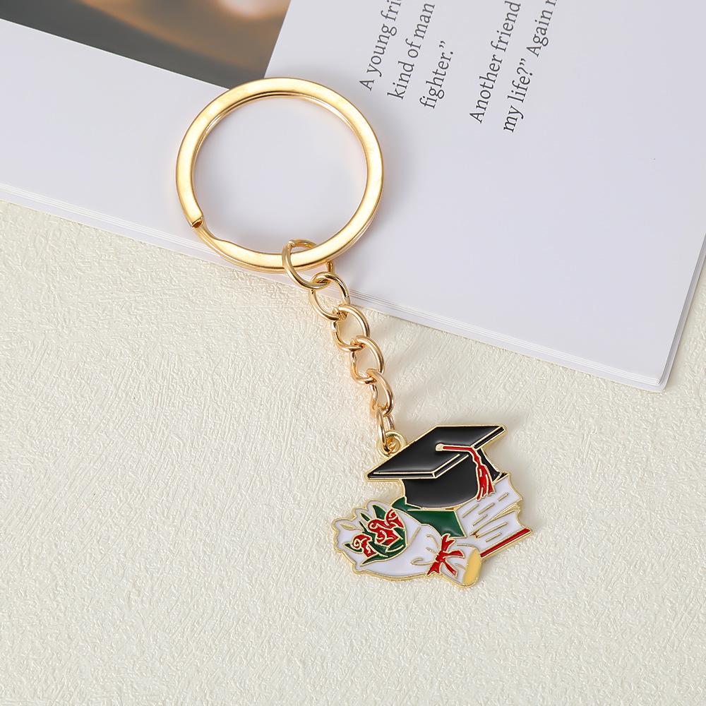 Bachelor Graduation Cap Keychain: Motivational Pendant for Further Study