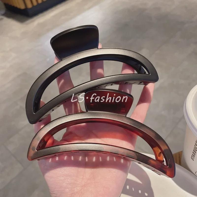 French Retro Large Frosted Acrylic Hair Clip - Black Shark Clip