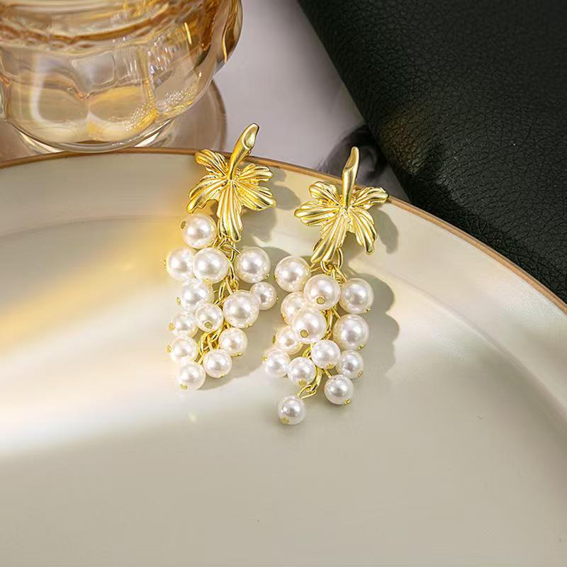 Bohemian Purple & White Grape Earrings: Retro Medium-Length, Niche Design, Versatile Fashion Accessory for Women