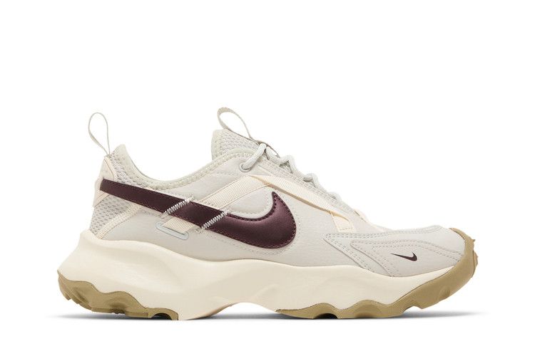 Nike Damen TC 7900 'Light Bone Burgundy Crush'