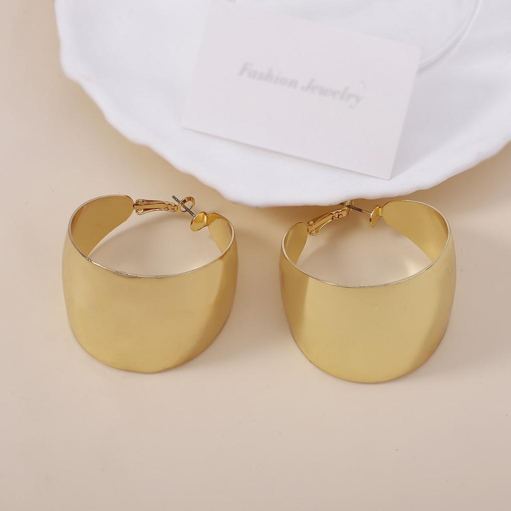 Exaggerated wide geometric ring ear buckles, Hong Kong-style retro landscape C-shaped earrings