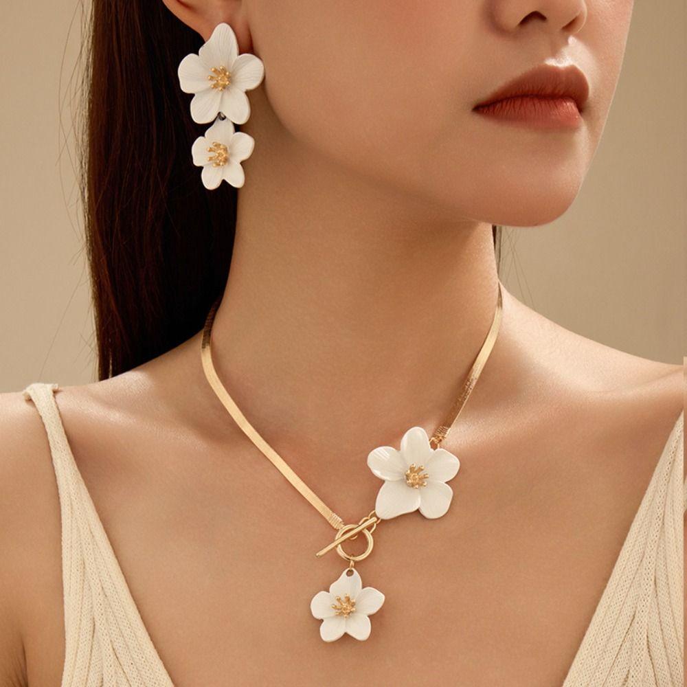 Metal Flower Jewelry Set Exaggerated Pendant Jewelry Suit Flower Necklace Earrings Set Party