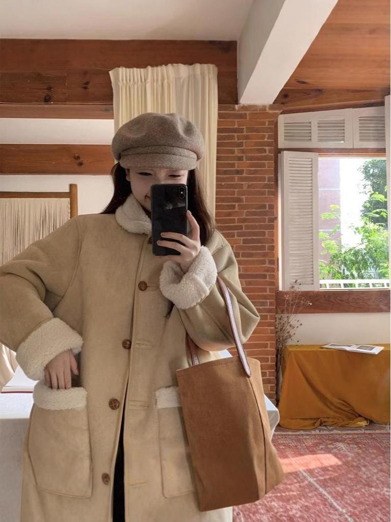 Women's Retro Faux Lamb Wool Coat - Winter Style with Plus Velvet, Thick Suede, and College-Aesthetic Fur
