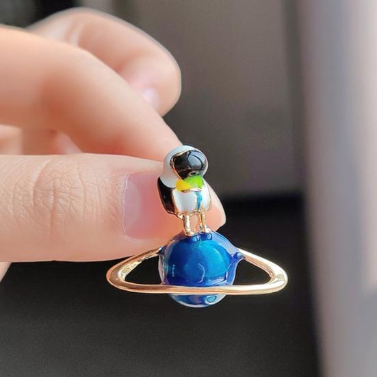 Astronaut Brooch Pin Enamel Blue Planet Lapel Pin Alloy Spaceman Badge Outfit Accessory