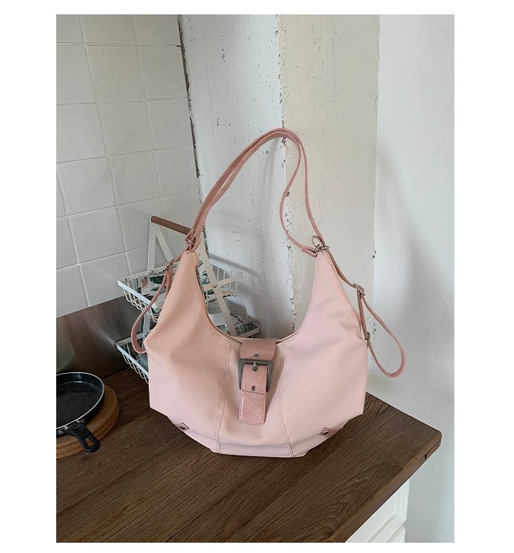 

Fashion retro large-capacity tote bag women s 2025 new niche design croissant bag commuter shoulder bag tide