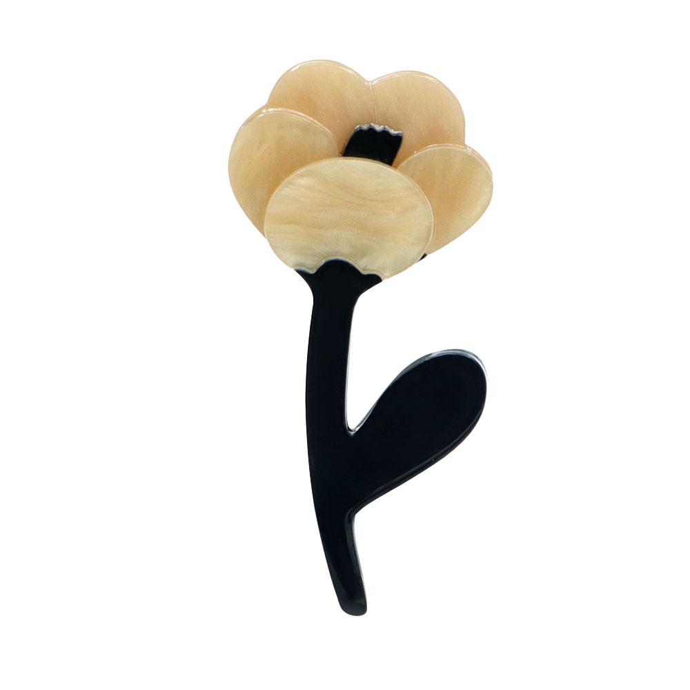 

Брошь в виде простого маленького цветка из акрилового листа ручной работы белый