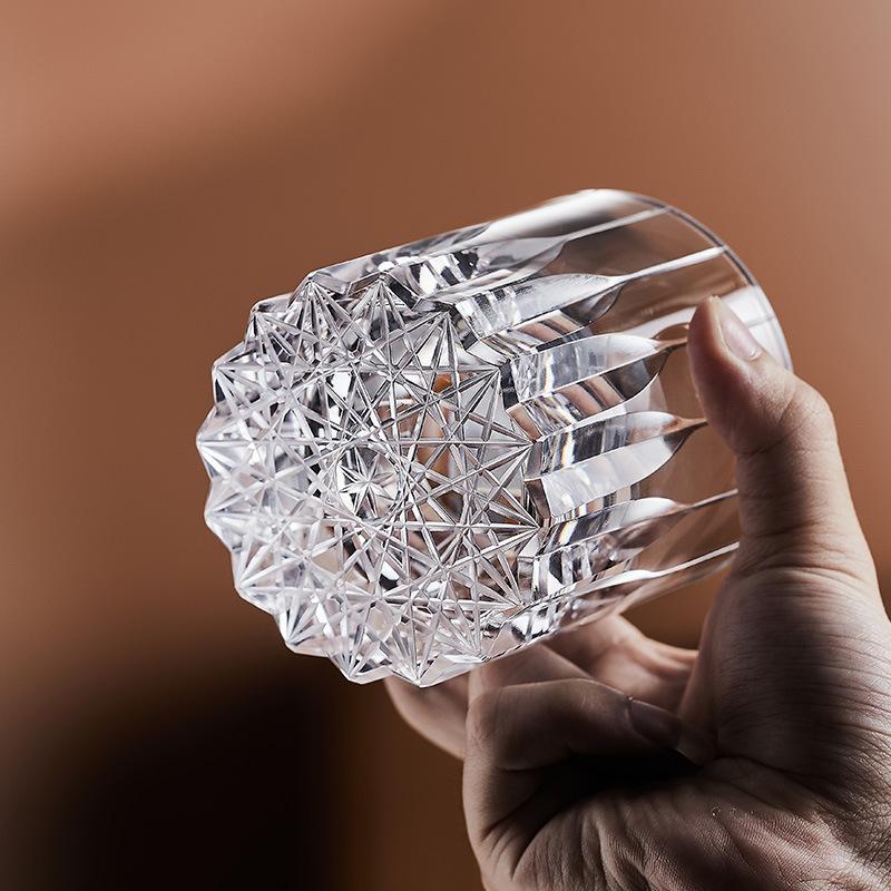 Handcarvat K9-kristallwhiskyglas - Lyxig Edo Kiriko Stjärnburst Design