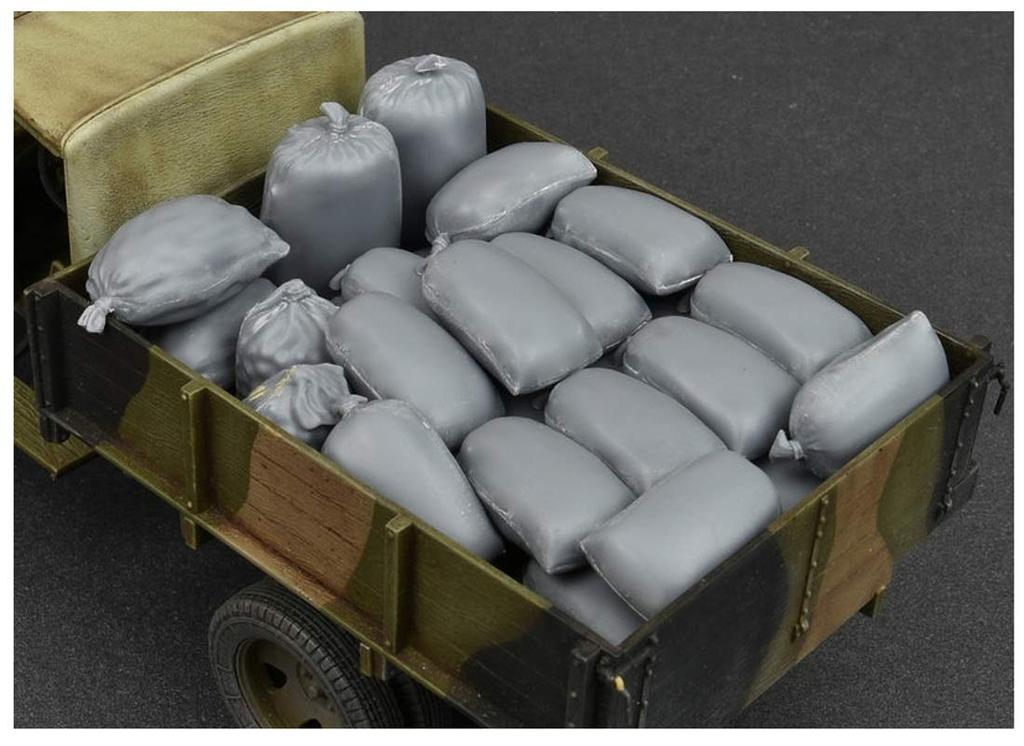 Miniart Scale Burlap Sack Set Plastic Model MA35586 1/35 (for sand, cement, vegetables, flour, seeds, etc.)