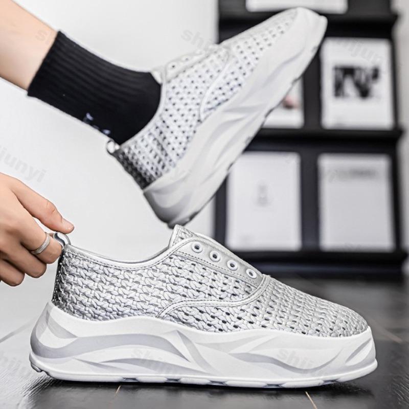 Fashion 2025 Summer Hollow Breathable Woven Men's Casual Shoes Fashion Trend Outdoor Beach Shoes Thick Soled Slip On Comfortable Sandals