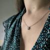 Серебряное колье с фианитами, вес изделия 2,16 гр (2186960)