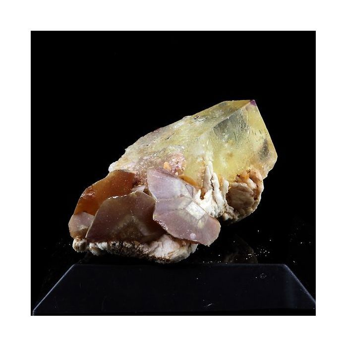 Pierres et Minéraux. Wulfenite + Fluorite. 31.5 ct. Lantignié, France..