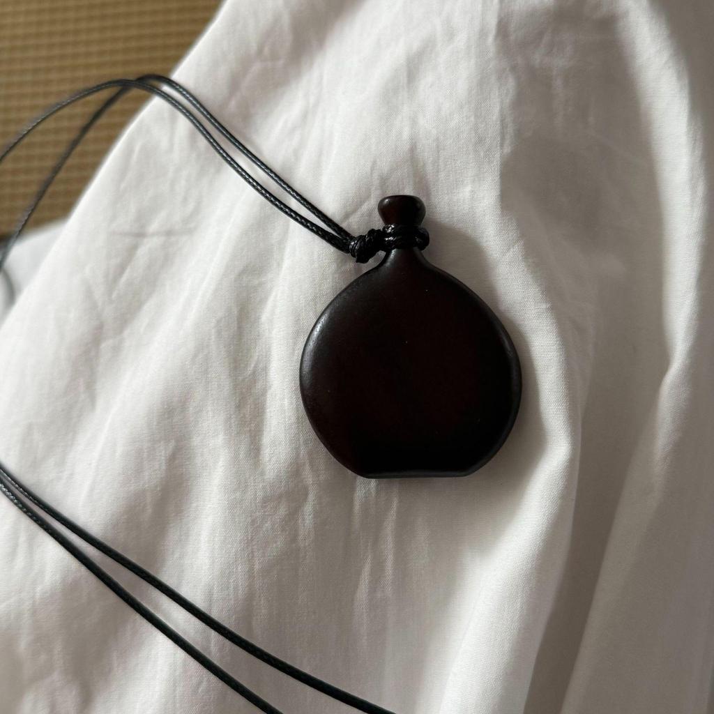 Wooden Hip Flask Necklace: Retro Choker & Long Sweater Chain for Women
